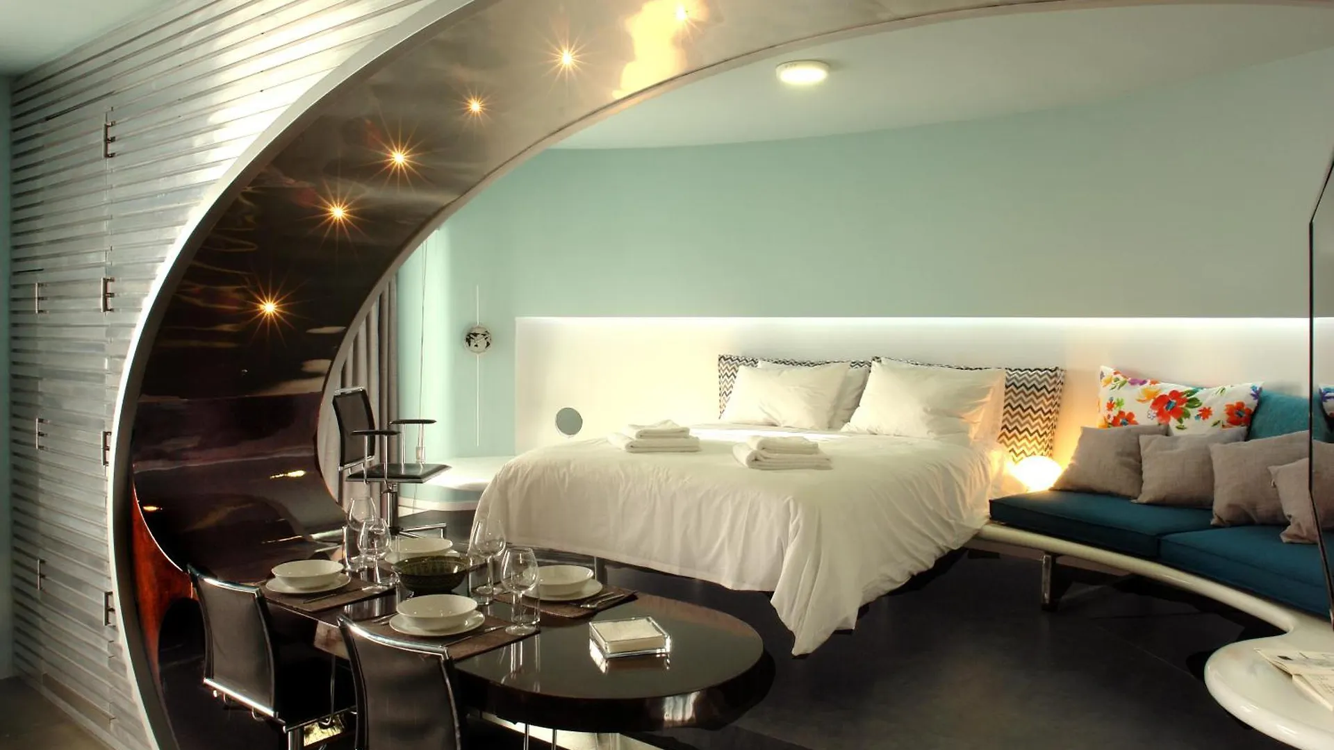 High End Suite At The Center Of Heraklion contacts